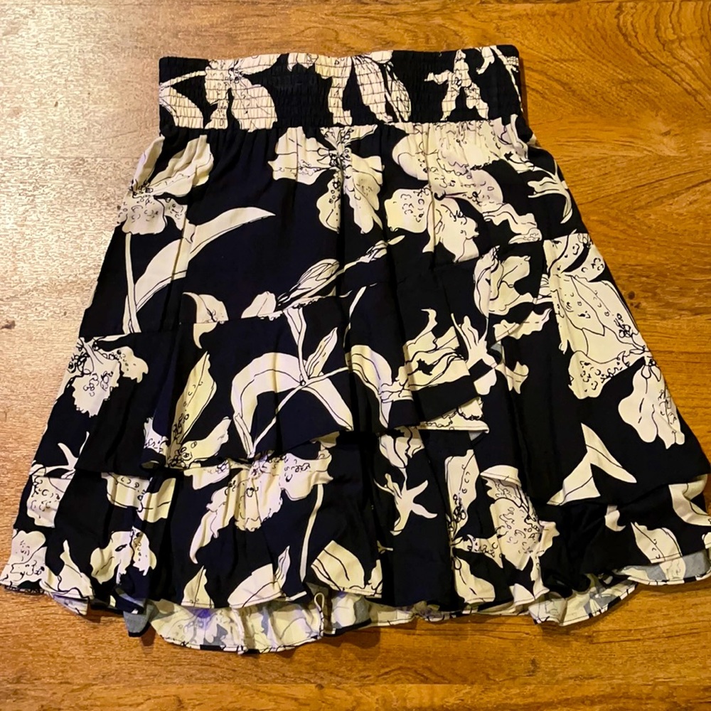 Cabi Isabel floral tiered pull on mini skirt